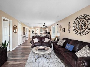 TV, peis og kontorer