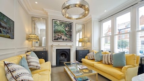 Unclassified image, 4 of 38, button - Elegant 4 Bedroom London Home w Garden - Clapham (London)
