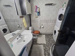 House, 3 Bedrooms, Smoking | Bathroom - Rent Your own Home in Velfjord (Brønnøy)
