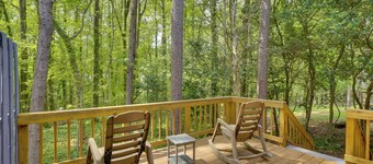 7 Mi to Dtwn Raleigh: Townhome w/ Deck!