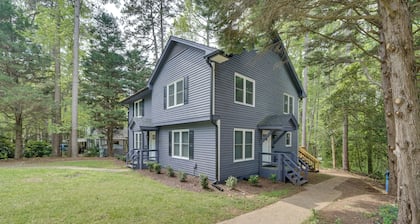 7 Mi to Dtwn Raleigh: Bbq-ready Townhome!