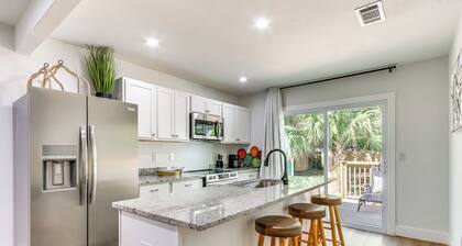3 Mi to Dtwn Entertainment: Pensacola Family Home!