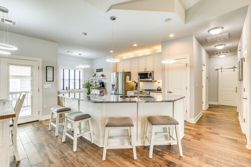 < 1 Mi to Golf & Marina: Inviting Home in Afton!