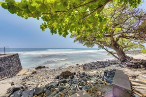 Apartment (2 Bedrooms) | Interior - 1 Mi to Magic Sands: Waterfront Big Island Condo (Kailua-Kona)