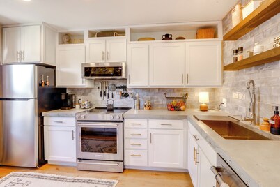 Townhome Near Dtwn Flagstaff: Grill, Golf & Relax!