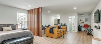 Stylish Lakeland Studio w/ Workspace