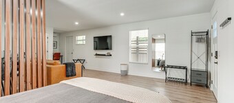 Stylish Lakeland Studio w/ Workspace