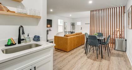 Stylish Lakeland Studio w/ Workspace