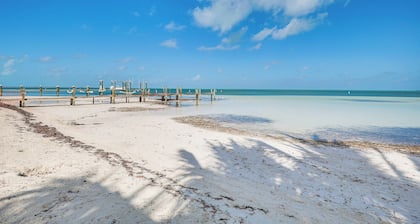 Close to Beach: Canal-front Home in Islamorada