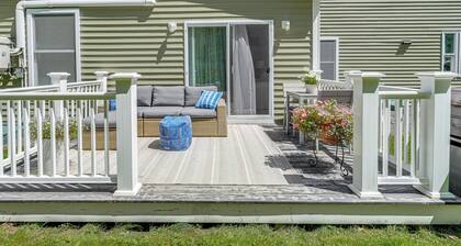 Near Portland trails: Walkable Apartment w/ Deck