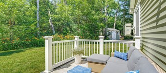 Near Portland trails: Walkable Apartment w/ Deck