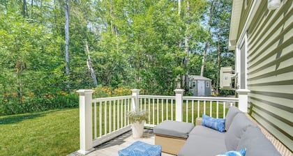 Near Portland trails: Walkable Apartment w/ Deck