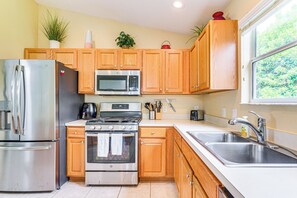 House (3 Bedrooms) | Interior