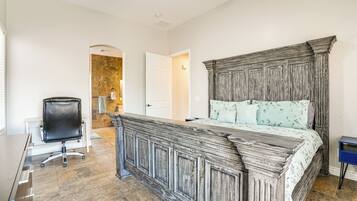 House (5 Bedrooms) | Interior