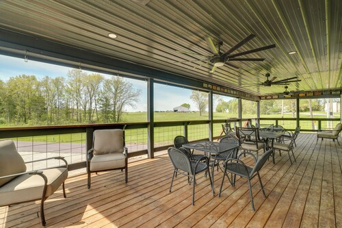 Studio Stay w/ Deck in Missouri Wine Country