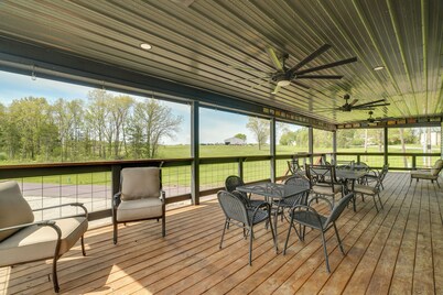 Studio Stay w/ Deck in Missouri Wine Country