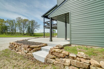 Studio Stay w/ Deck in Missouri Wine Country