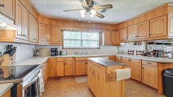 House (3 Bedrooms) | Interior