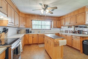 House (3 Bedrooms) | Interior