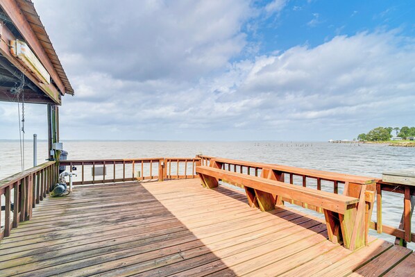 Interior - Lakefront Gem w/ Boat Dock & Fishing Pier in Many (Many)