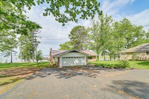 Interior - Lakefront Gem w/ Boat Dock & Fishing Pier in Many (Many)