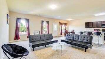 House (4 Bedrooms) | Interior