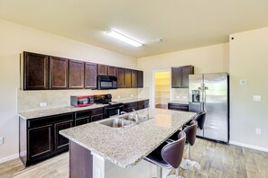 House (4 Bedrooms) | Interior