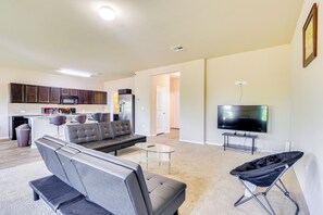 House (4 Bedrooms) | Front of property