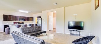 < 20 Mi to Dtwn Austin: Home in Quiet Neighborhood