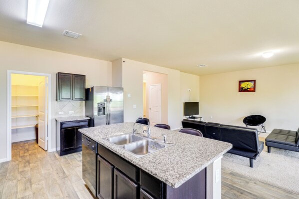 House (4 Bedrooms) | Interior