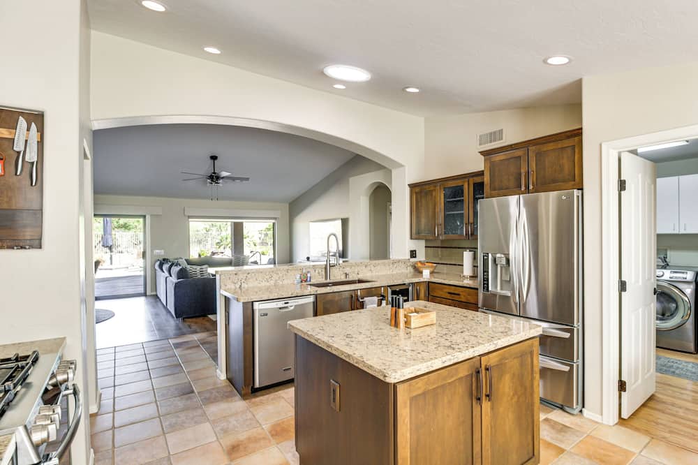 Newly Renovated Home w/ Pool Access in Tucson! - Oracle, AZ