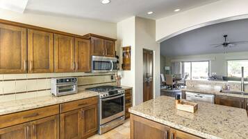 House (2 Bedrooms) | Interior