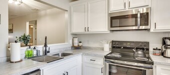 포트 스튜어트까지 2마일: 현대적인 하인스빌 헤이븐