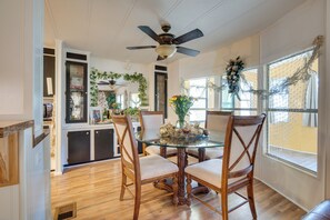 Interior - Fish & Boat: Riverfront Apt w/ Canoe in Edgewater (Edgewater)