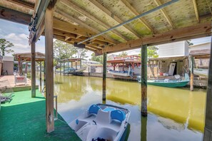 Interior - Fish & Boat: Riverfront Apt w/ Canoe in Edgewater (Edgewater)