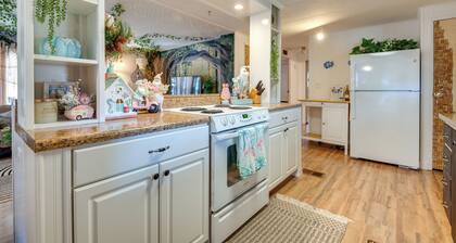 Fish & Boat: Riverfront Apt w/ Canoe in Edgewater