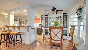 Interior - Fish & Boat: Riverfront Apt w/ Canoe in Edgewater (Edgewater)