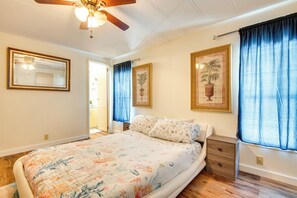 Interior - Fish & Boat: Riverfront Apt w/ Canoe in Edgewater (Edgewater)