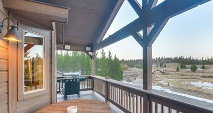 Deck + Mountain Views: Fairplay Family Escape!