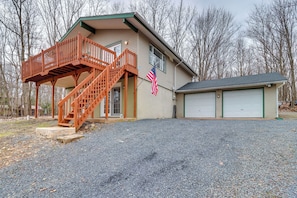 Interior - Beach Access: Bbq-ready Poconos Family Getaway! (Blakeslee)