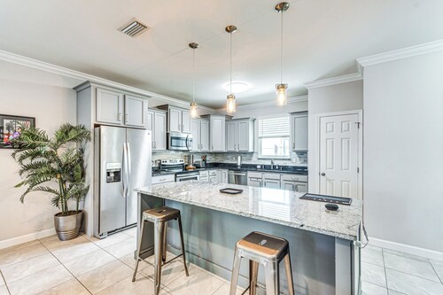 Military-friendly Home Near Navarre Beach & Base!