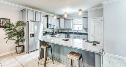 Military-friendly Home Near Navarre Beach & Base!