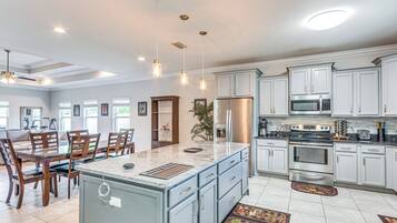 House (3 Bedrooms) | Interior