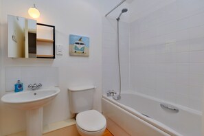 Shower, hair dryer, towels - The Old Store (Portloe)