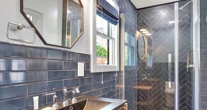 Escape to Tranquility: Your Hidden Retreat in a Charming Carriage House