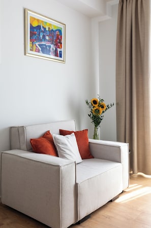 1 bedroom, hypo-allergenic bedding, memory-foam beds, minibar