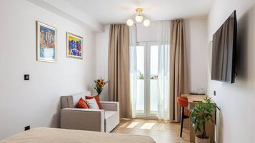Habitación doble, vistas parciales al mar | Ropa de cama hipoalergénica, colchones viscoelásticos, minibar