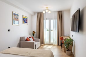 Habitación doble, vista parcial al mar | 1 habitación, ropa de cama hipoalergénica y camas con efecto memoria