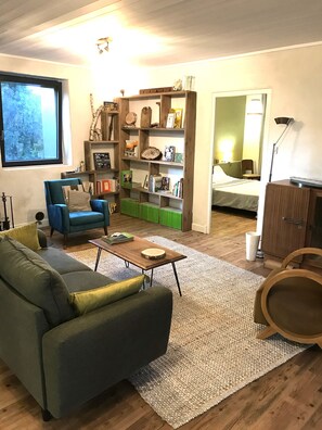 4 bedrooms, desk, iron/ironing board, free WiFi