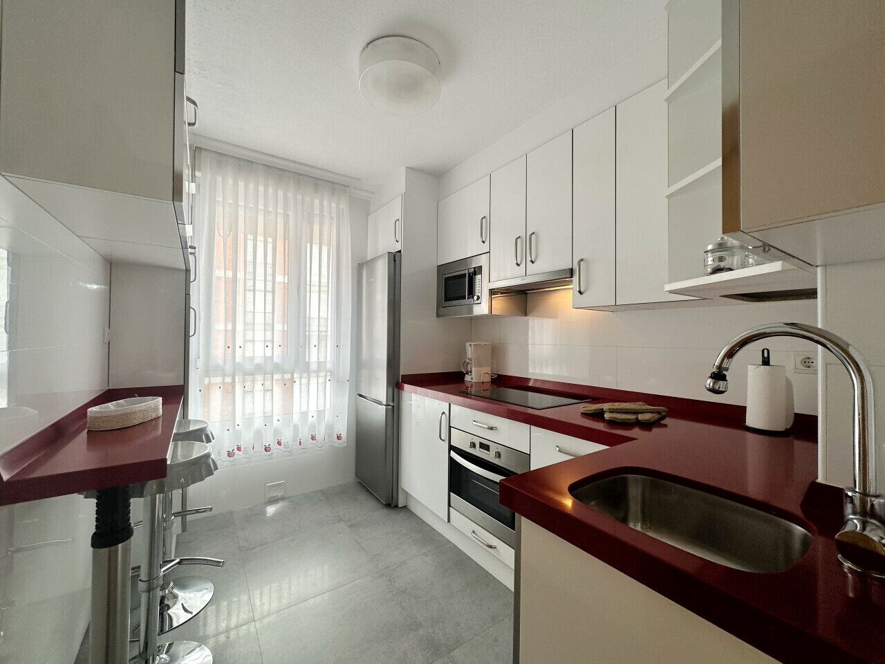 Fridge, microwave, oven, coffee/tea maker